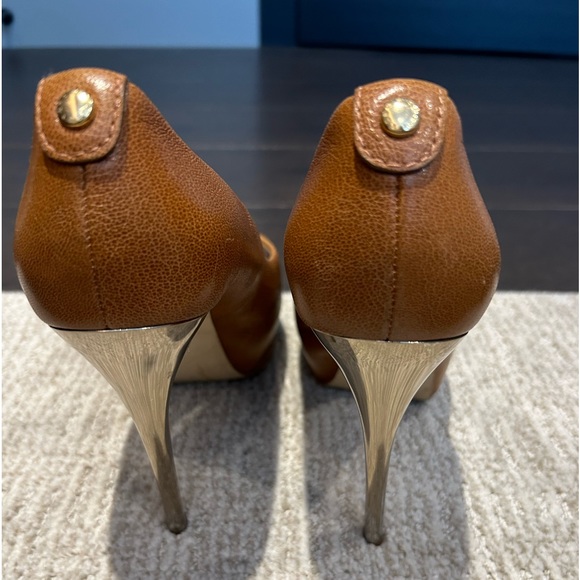 Vintage Michael Kors 9M, good condition. Sole a little worn. - Picture 2 of 4